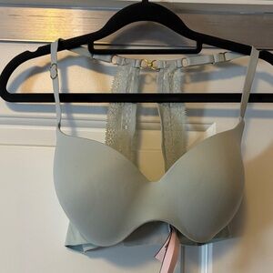 Elegant Lace Trimmed Bra in Light Green
